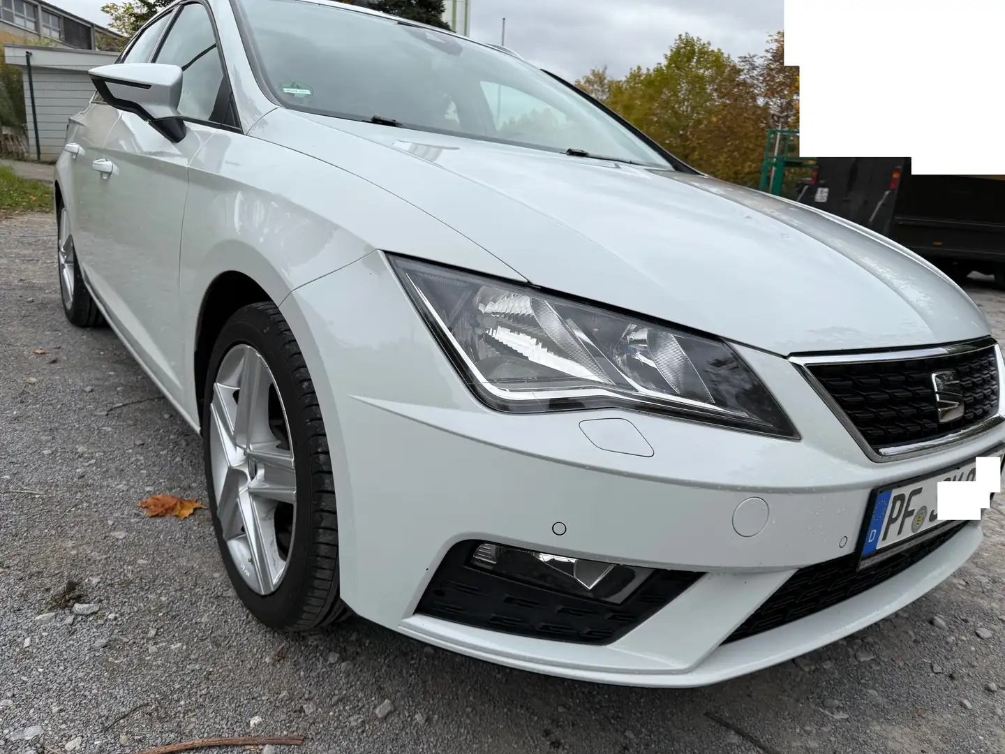 SEAT Leon 1,6 Tdi DSG Automatik Style Weiß - 1