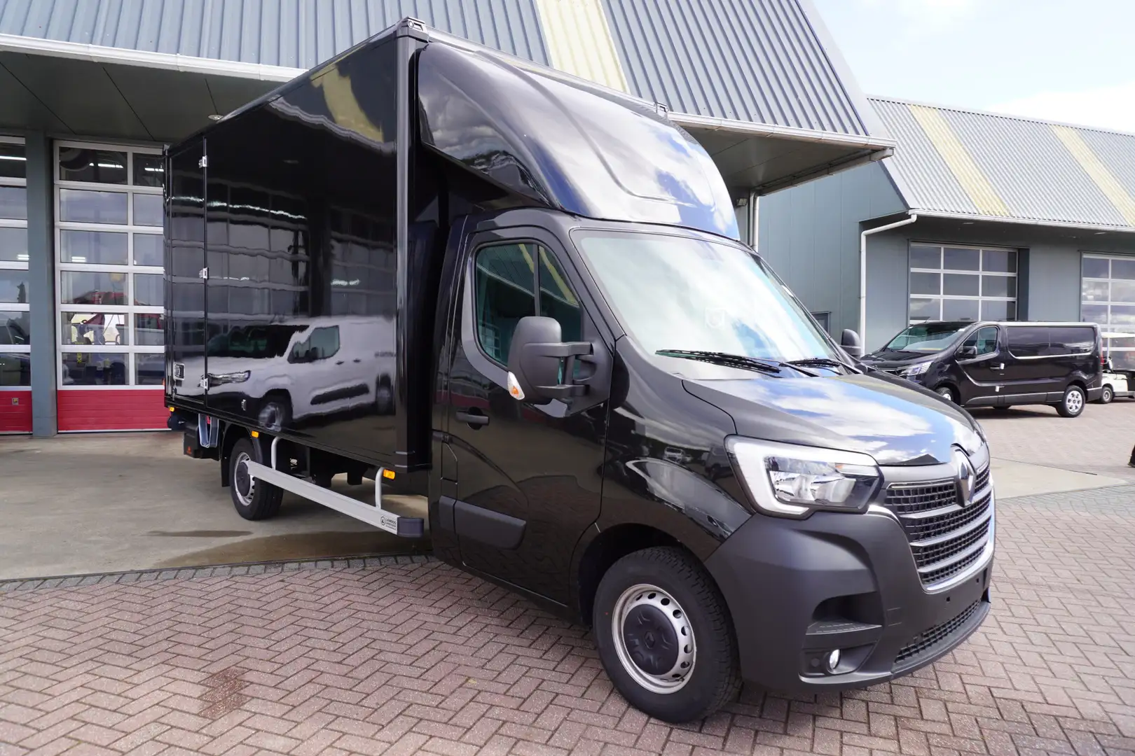 Renault Master Bakwagen T35 2.3 dCi 165PK + laadklep Nr. V067 | A Zwart - 2