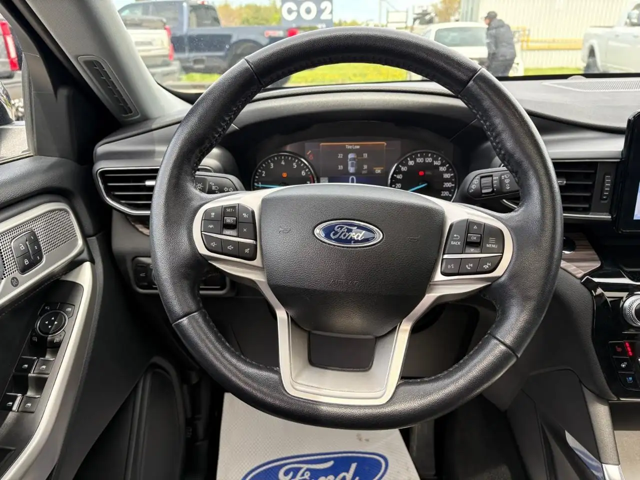 Ford Explorer снимка Ford Explorer