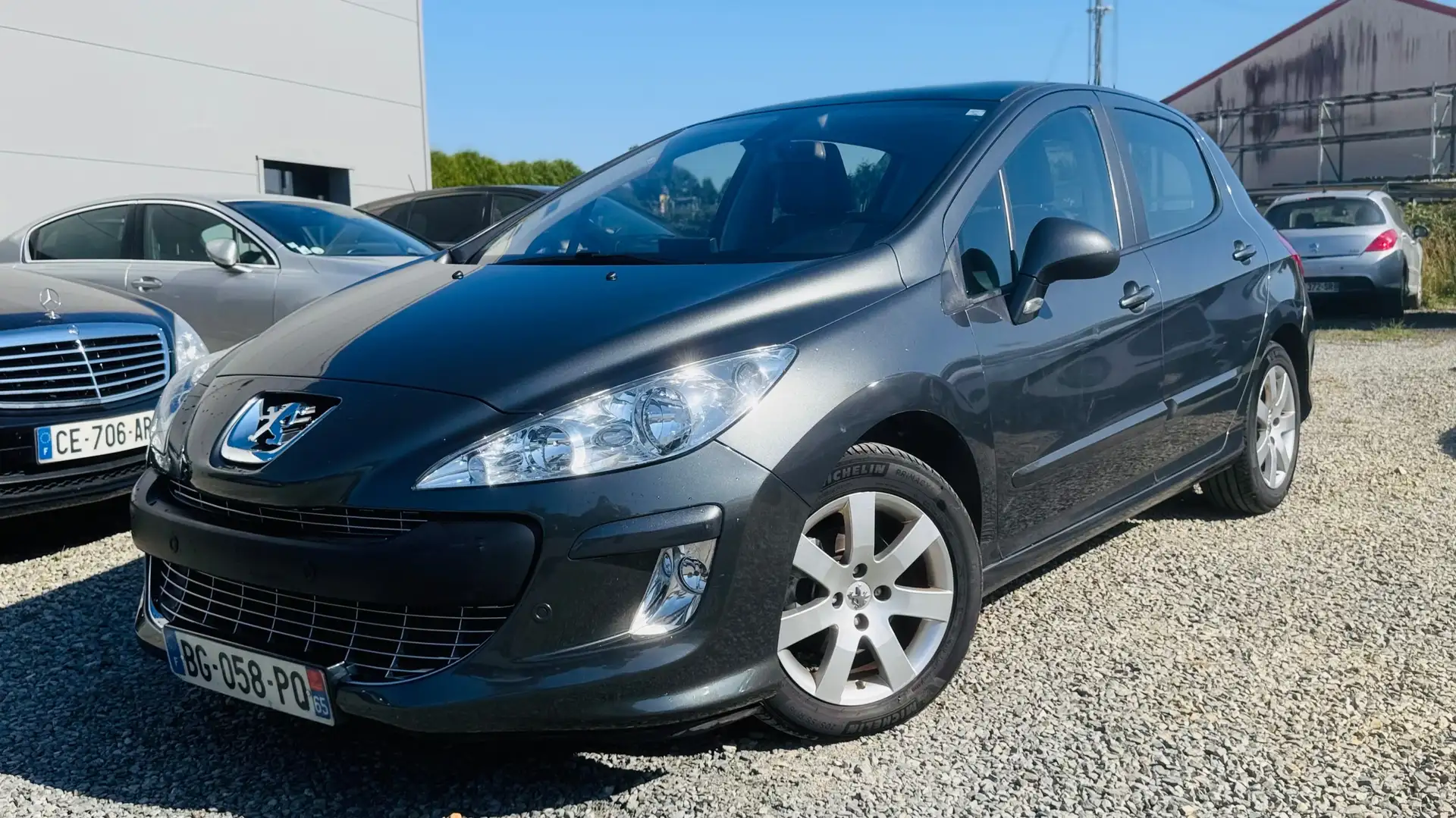 Peugeot 308 308 1.6 HDi 112ch FAP BVMP6 BLUE LION Féline Grau - 1