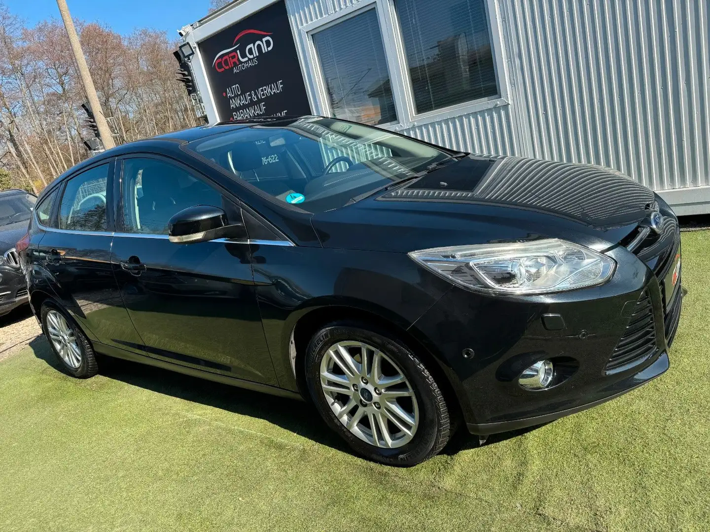 Ford Focus Lim. Titanium -1.Hand-VOLL AUSST.-62TKM!! Schwarz - 1