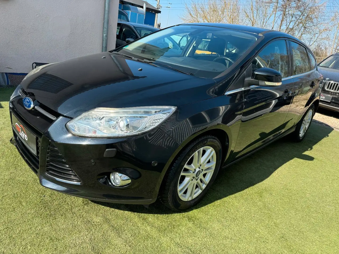 Ford Focus Lim. Titanium -1.Hand-VOLL AUSST.-62TKM!! Schwarz - 2