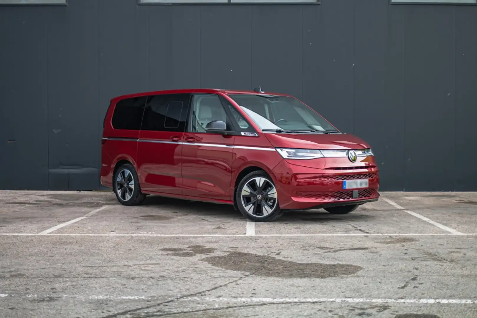 Volkswagen T7 Multivan 2.0TDI Batalla Larga Style DSG 110kW Rojo - 1