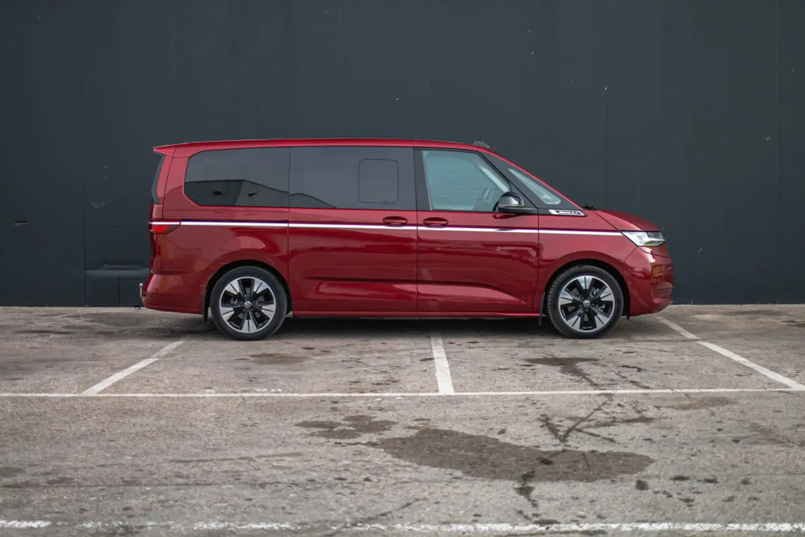 Volkswagen T7 Multivan 2.0TDI Batalla Larga Style DSG 110kW Rojo - 2