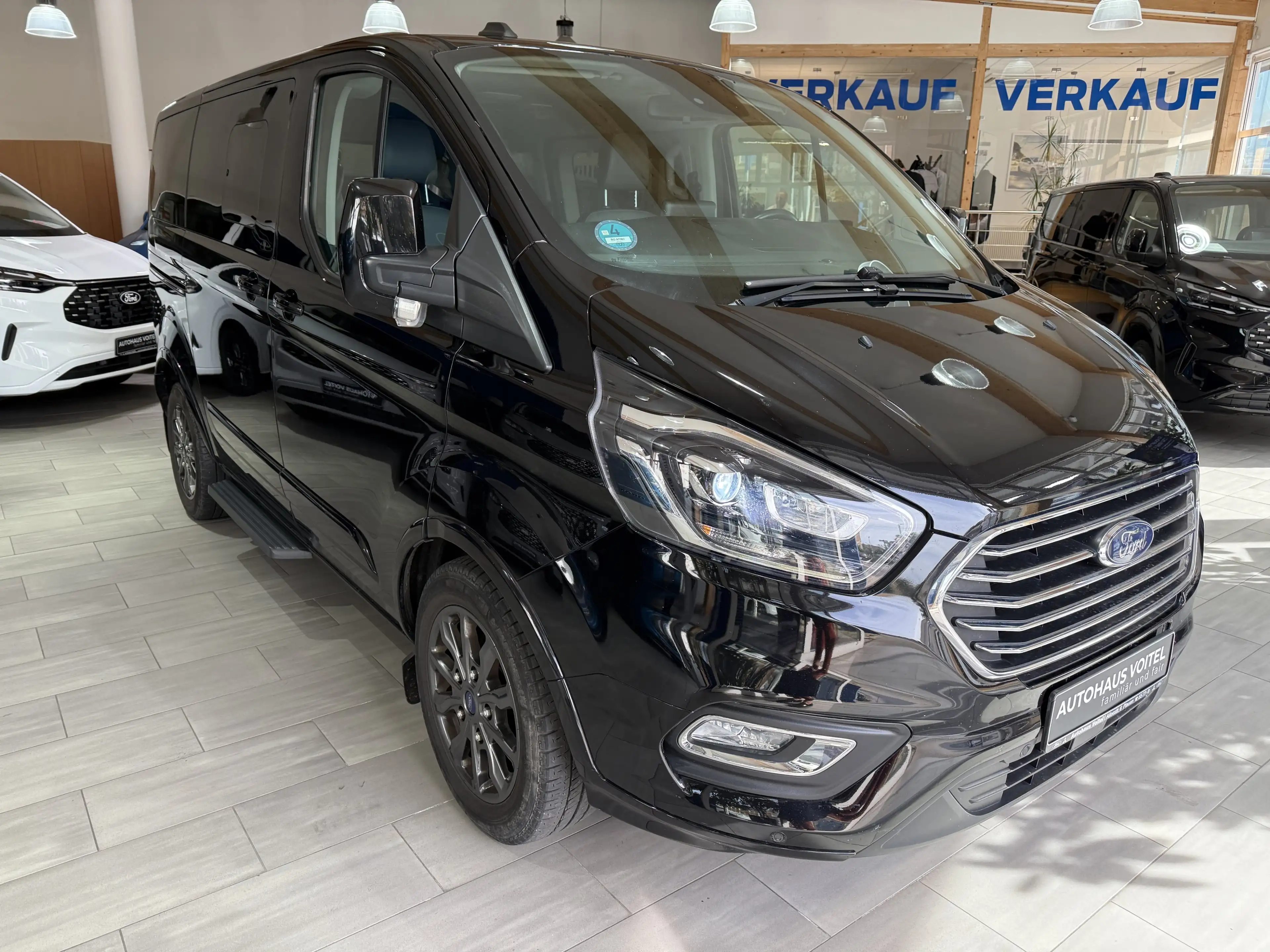 Ford Tourneo Custom Titanium L1 Bi-Xenon / AHK / Leder — photo 3