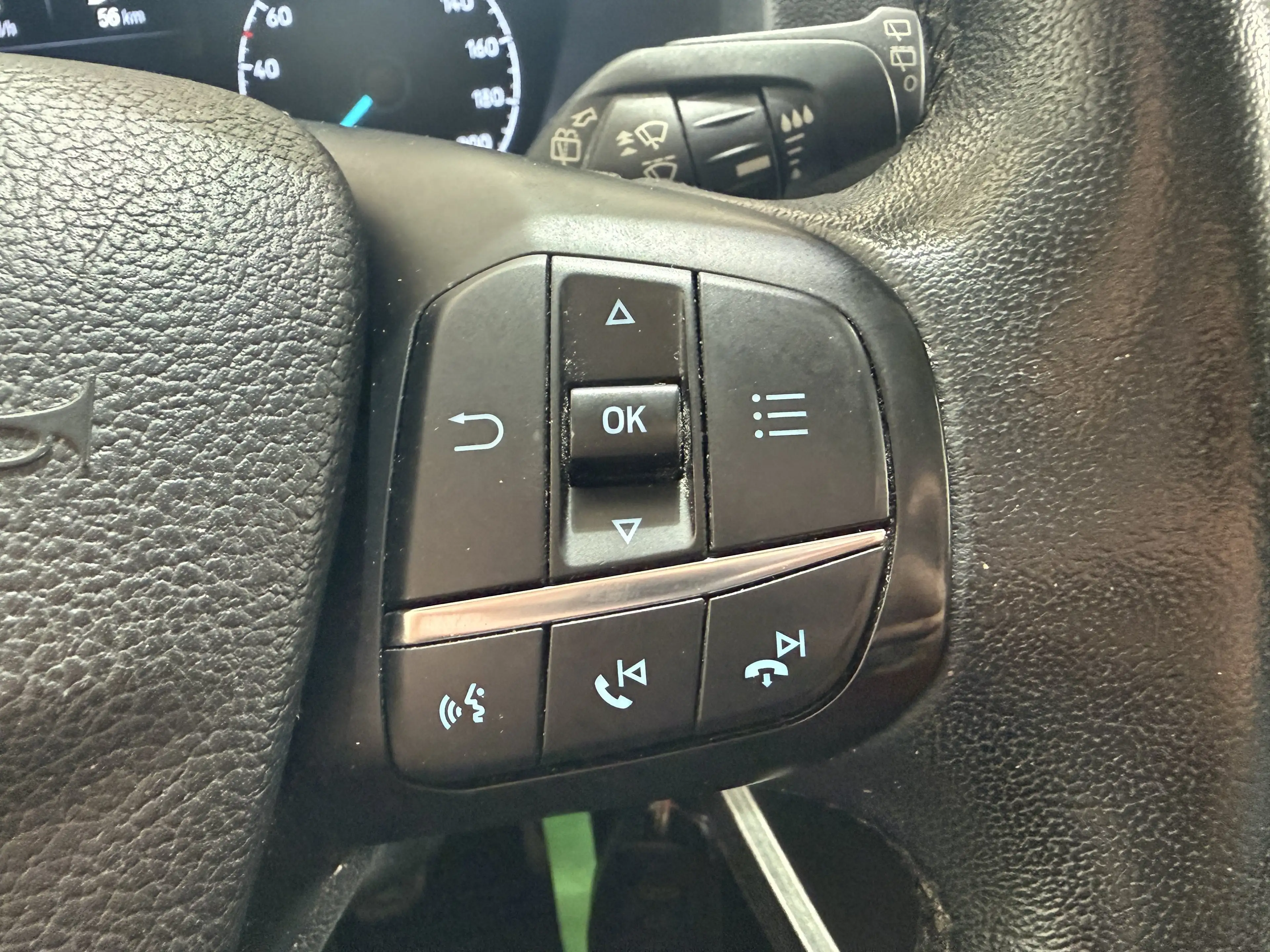Ford Tourneo Custom Titanium L1 Bi-Xenon / AHK / Leder — photo 13