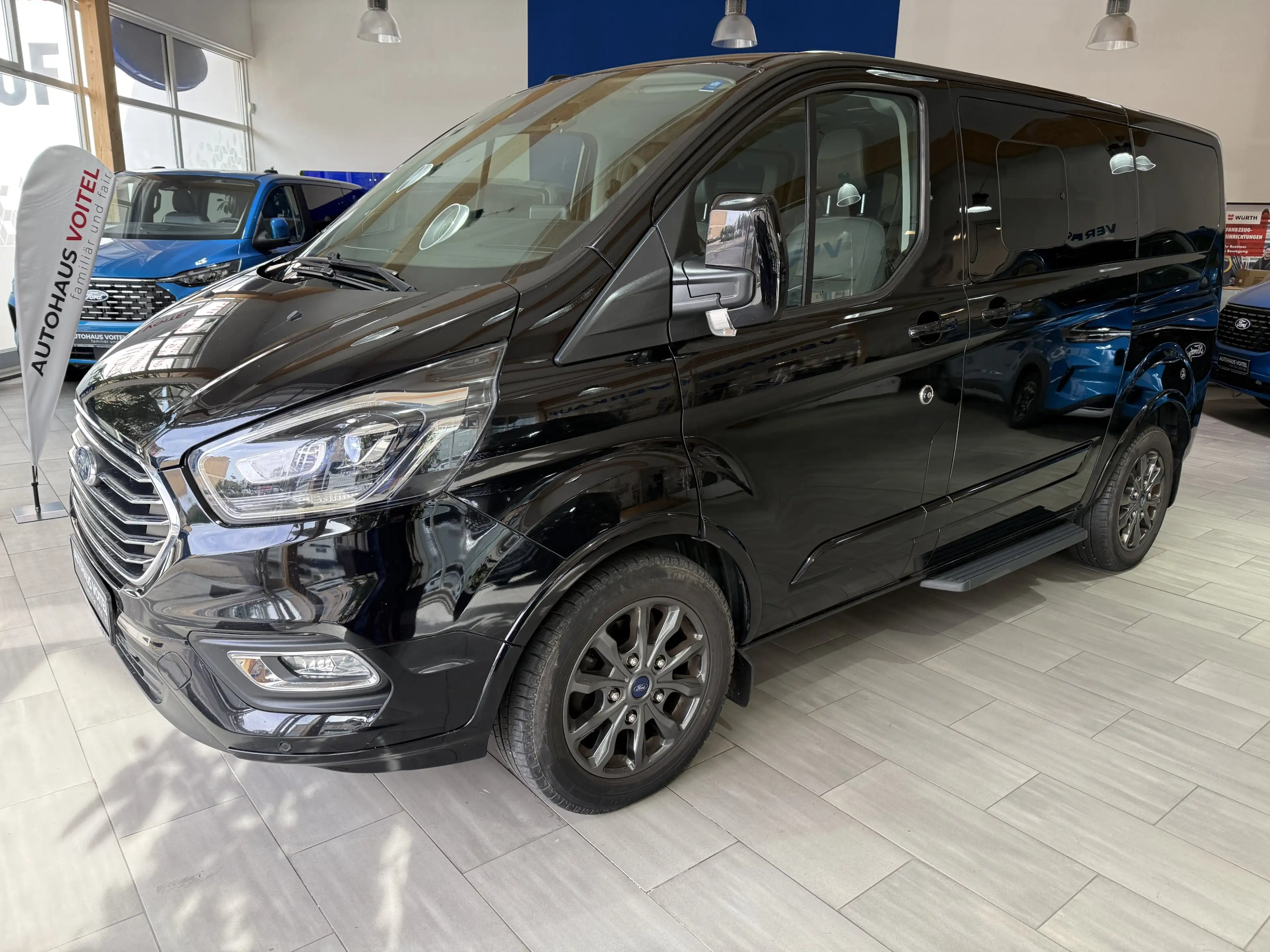 Ford Tourneo Custom Titanium L1 Bi-Xenon / AHK / Leder