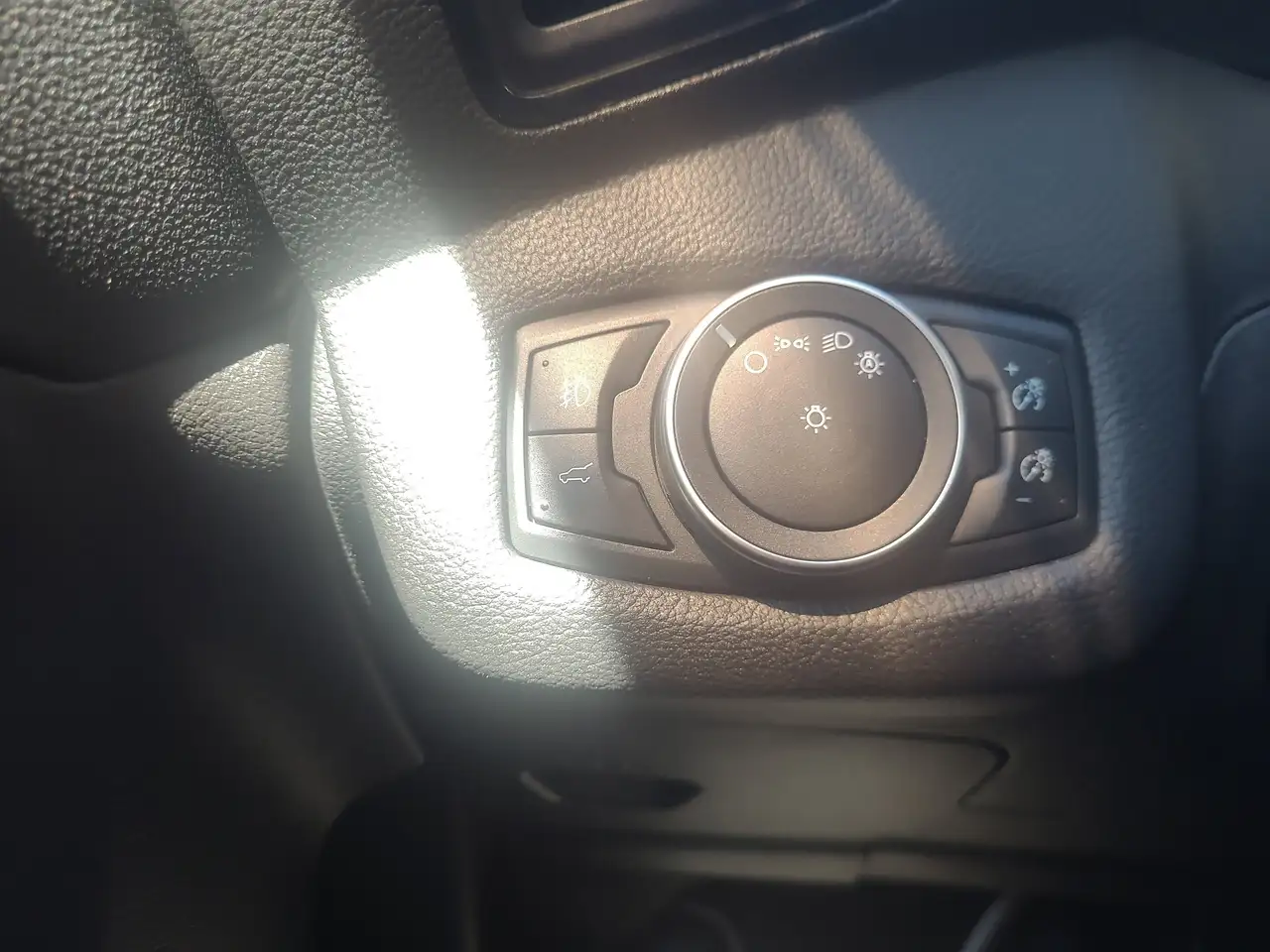 Ford Escape снимка Ford Escape