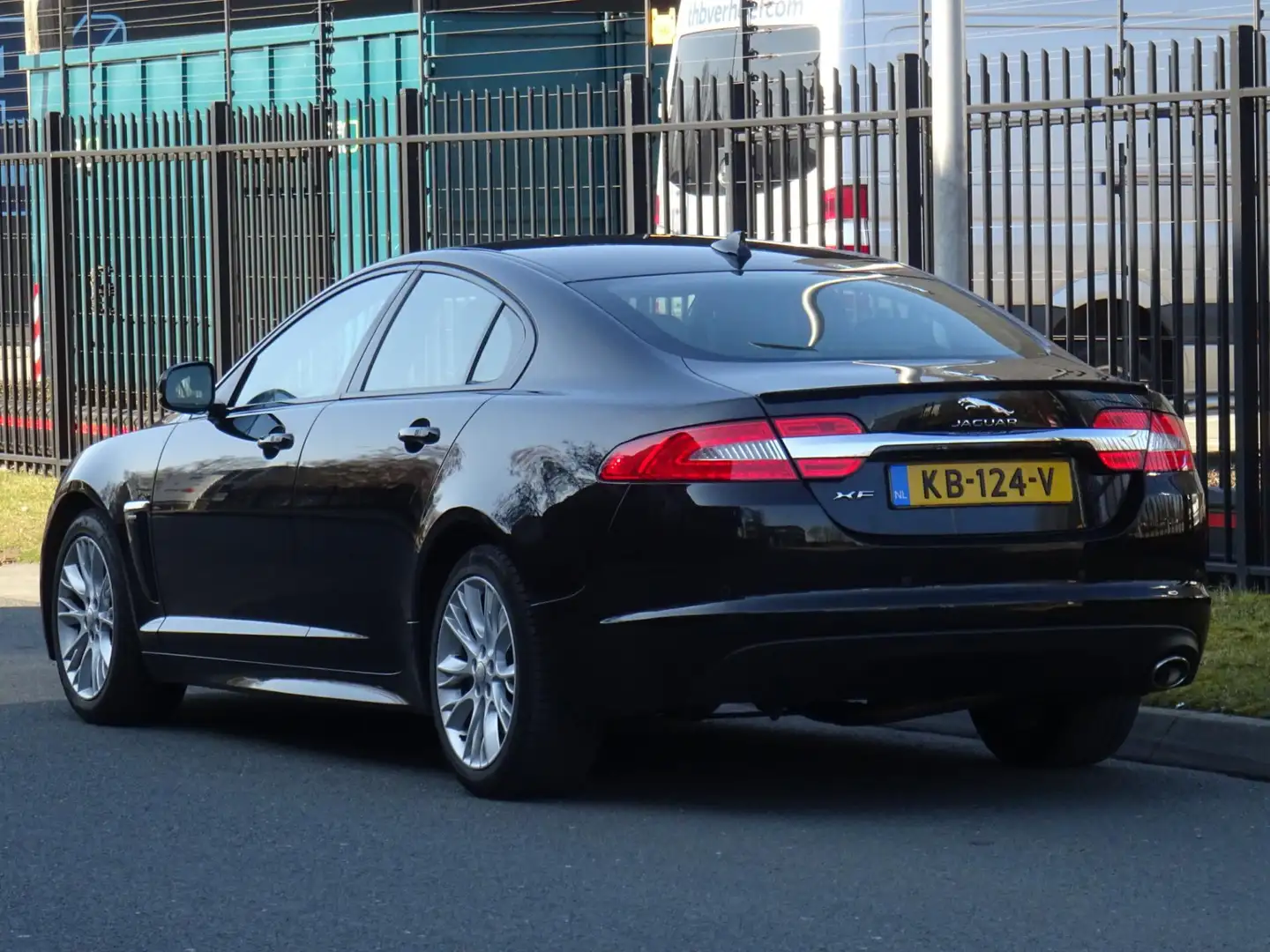 Jaguar XF 2.0d Pure AUTOMAAT NAP/LEER/NAVI/CAMERA/MEMORY/PDC Zwart - 2