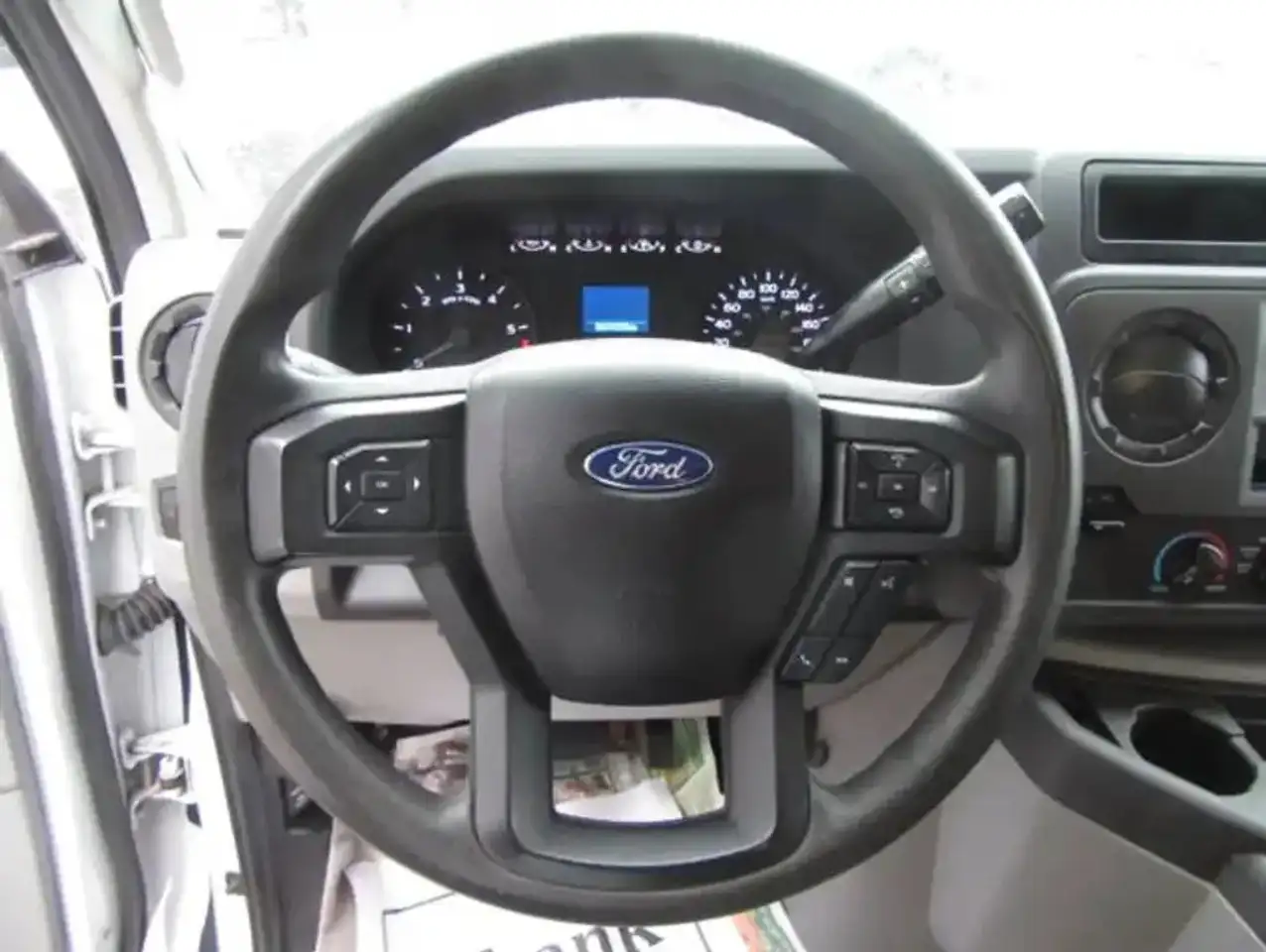 Ford E-450 снимка Ford E-450