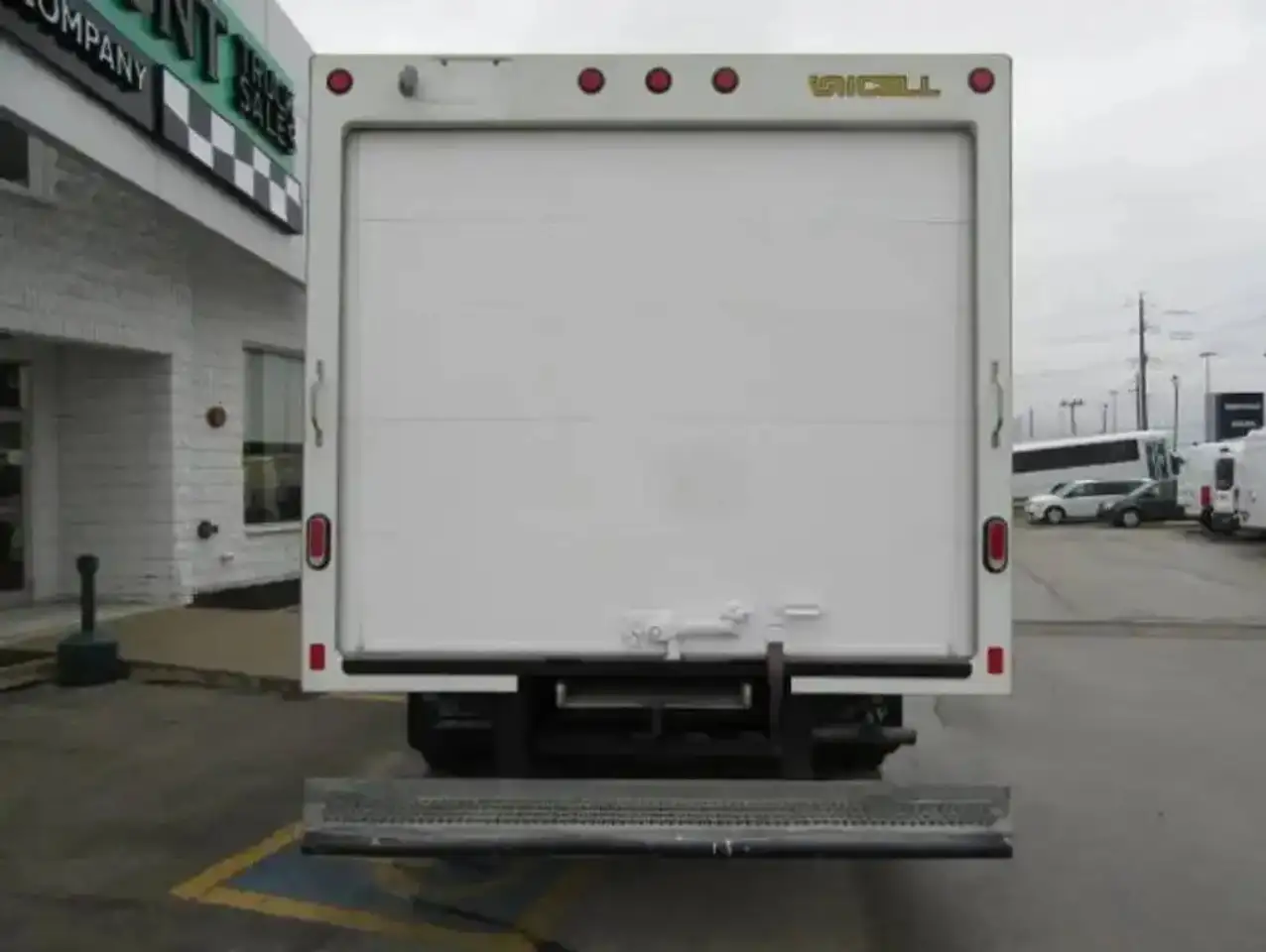 Ford E-450 снимка Ford E-450