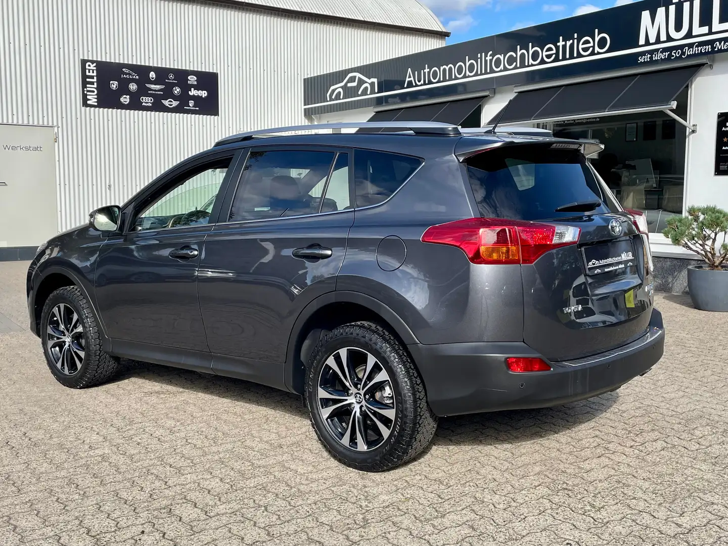 Toyota RAV 4 RAV4 2.0 4x4 Autom.+NAVI+STANDHEIZUNG+KAMERA+2.Hd Grau - 2
