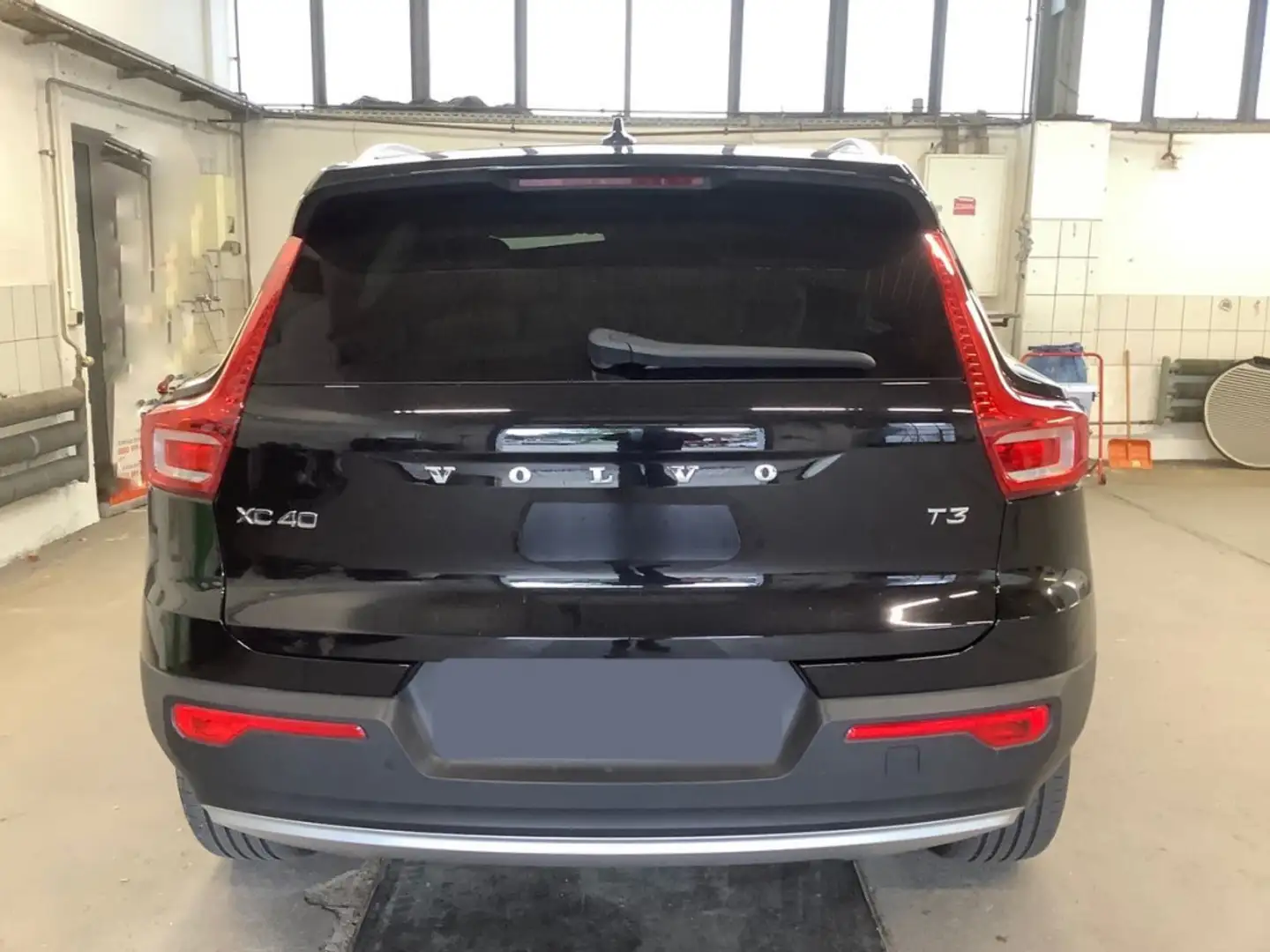 Volvo XC40 Momentum Pro Automatik AHK R-Cam Schwarz - 2