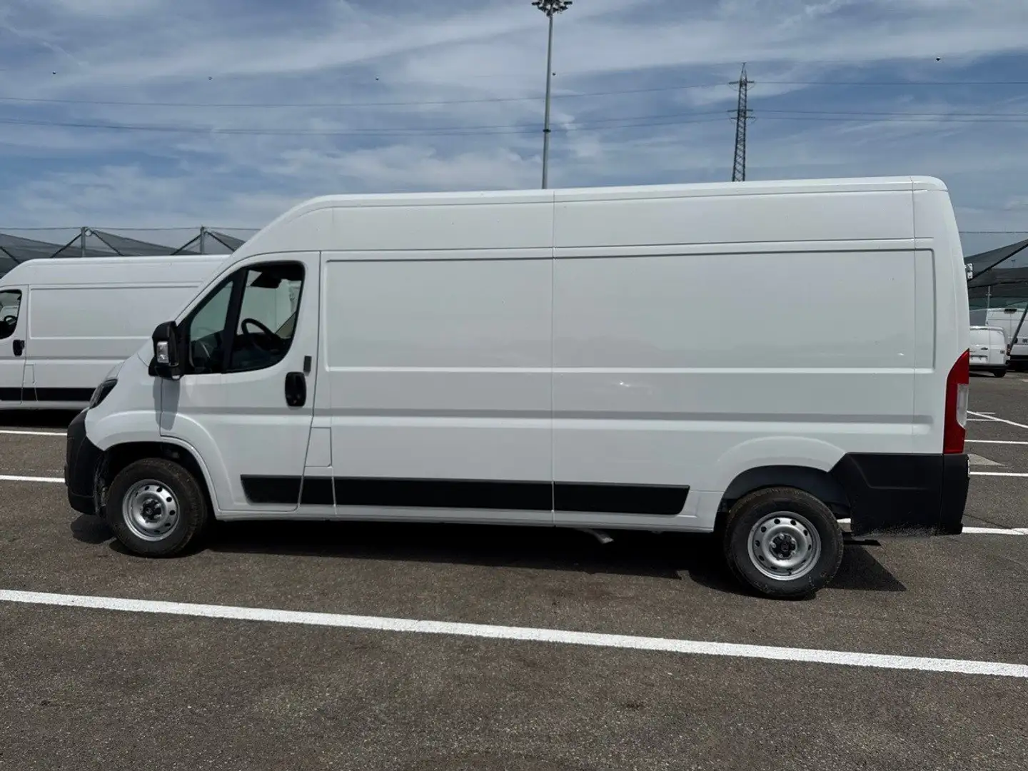 Citroen Jumper 2.2 BlueHDi 140cv S&S 35 L3H2 Bianco - 2