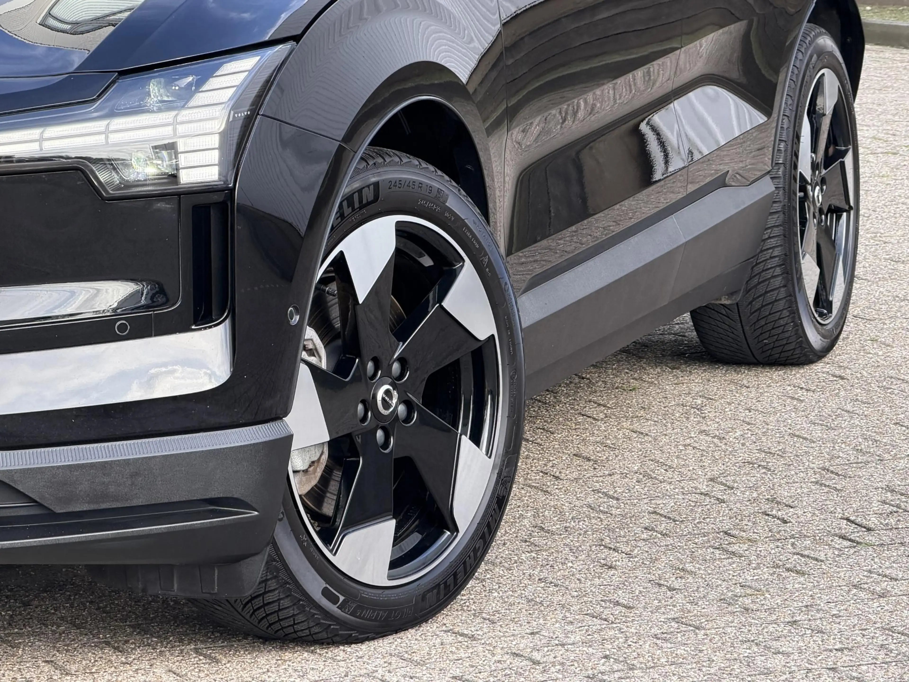 Volvo EX30 Twin Motor Performance Ultra 69 kWh | Adapt.Cruise — photo 7