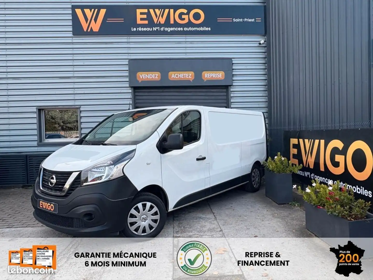Nissan NV300 vu fourgon 2.0 dci l2h1 120ch 1ère main 3 places entretien complet 2t8 attelage Blanc - 1