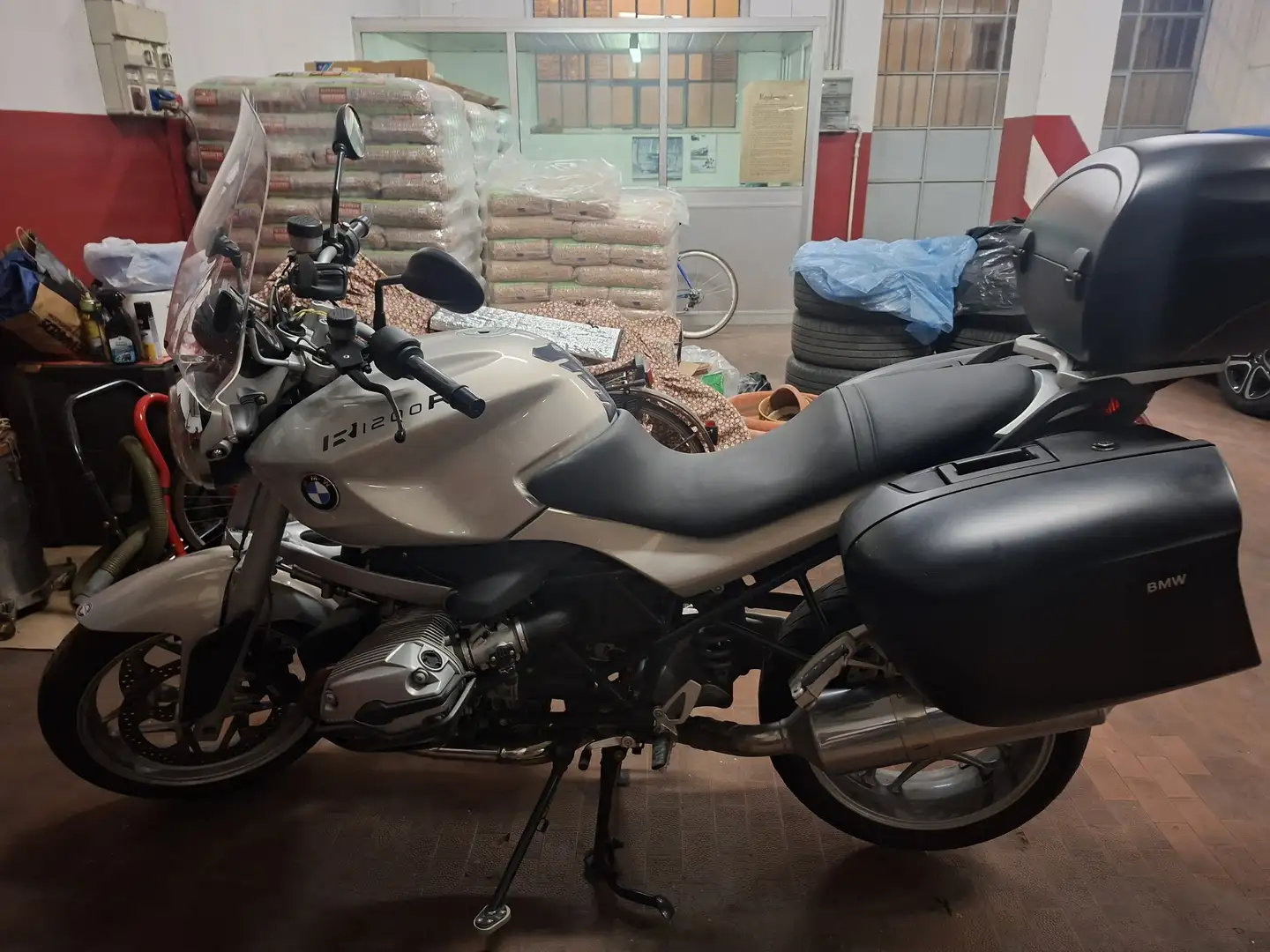 BMW R 1200 R Сірий - 1