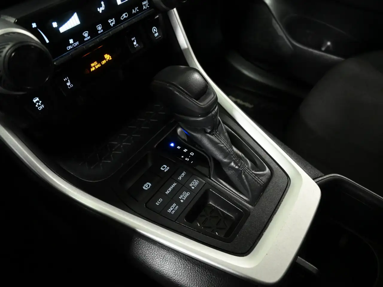 Toyota RAV 4 снимка Toyota RAV 4