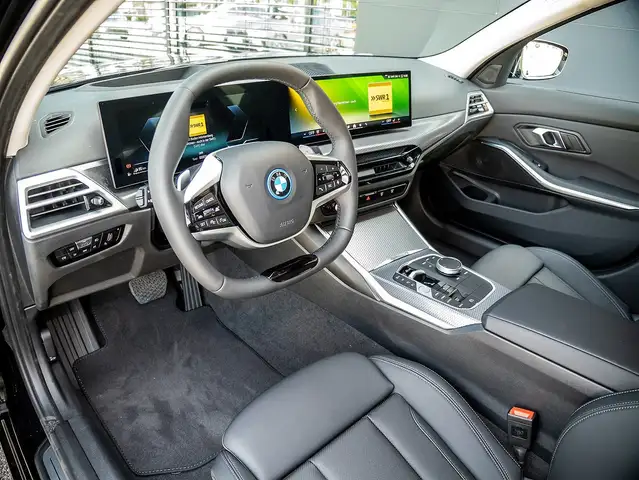 BMW 3 Series view 3