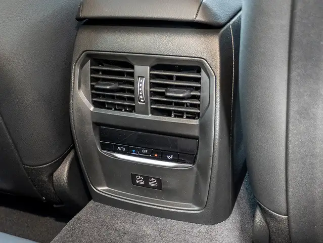 BMW 3 Series view 15