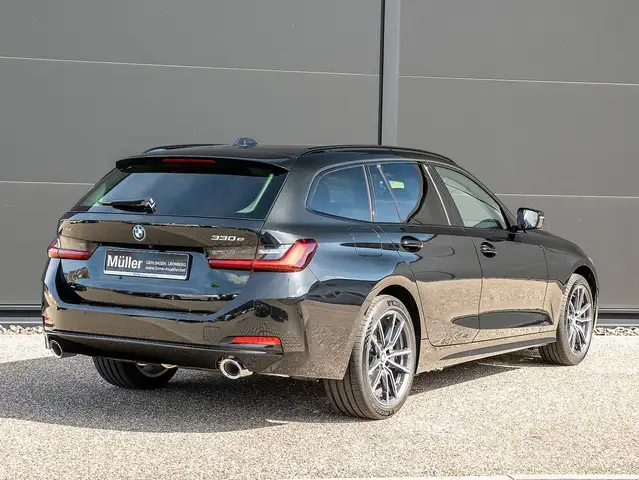 BMW 3 Series view 2