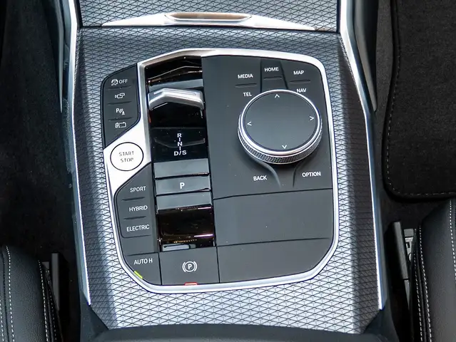 BMW 3 Series view 9