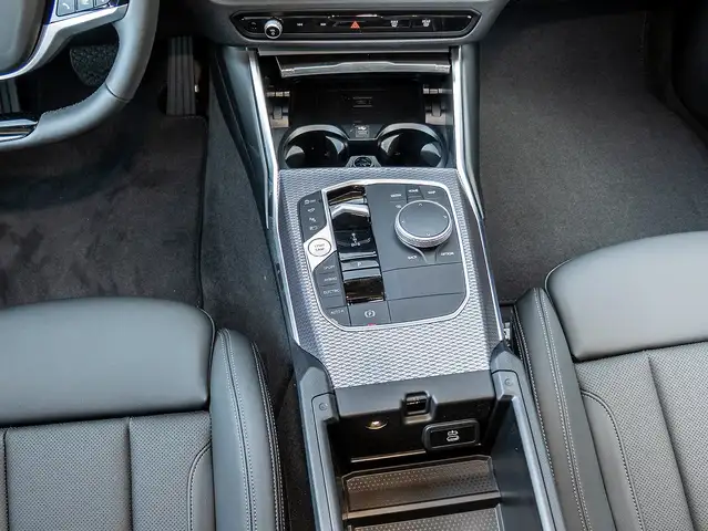 BMW 3 Series view 8