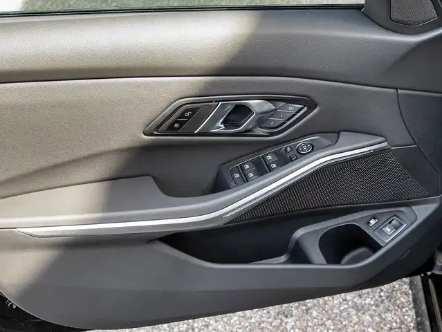 BMW 3 Series view 13