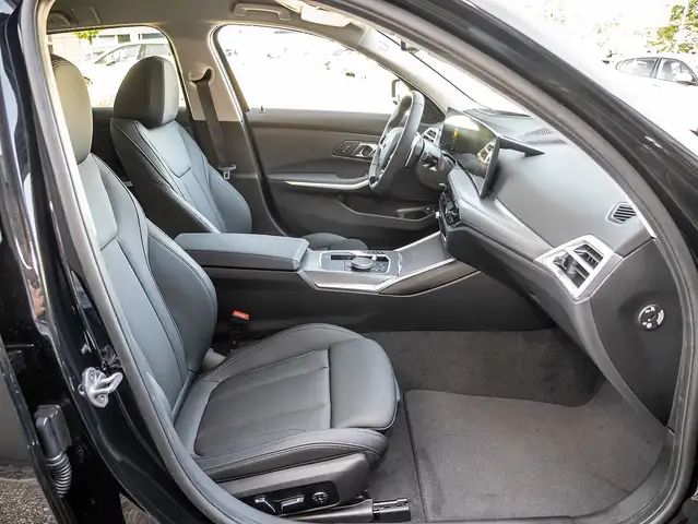 BMW 3 Series view 4