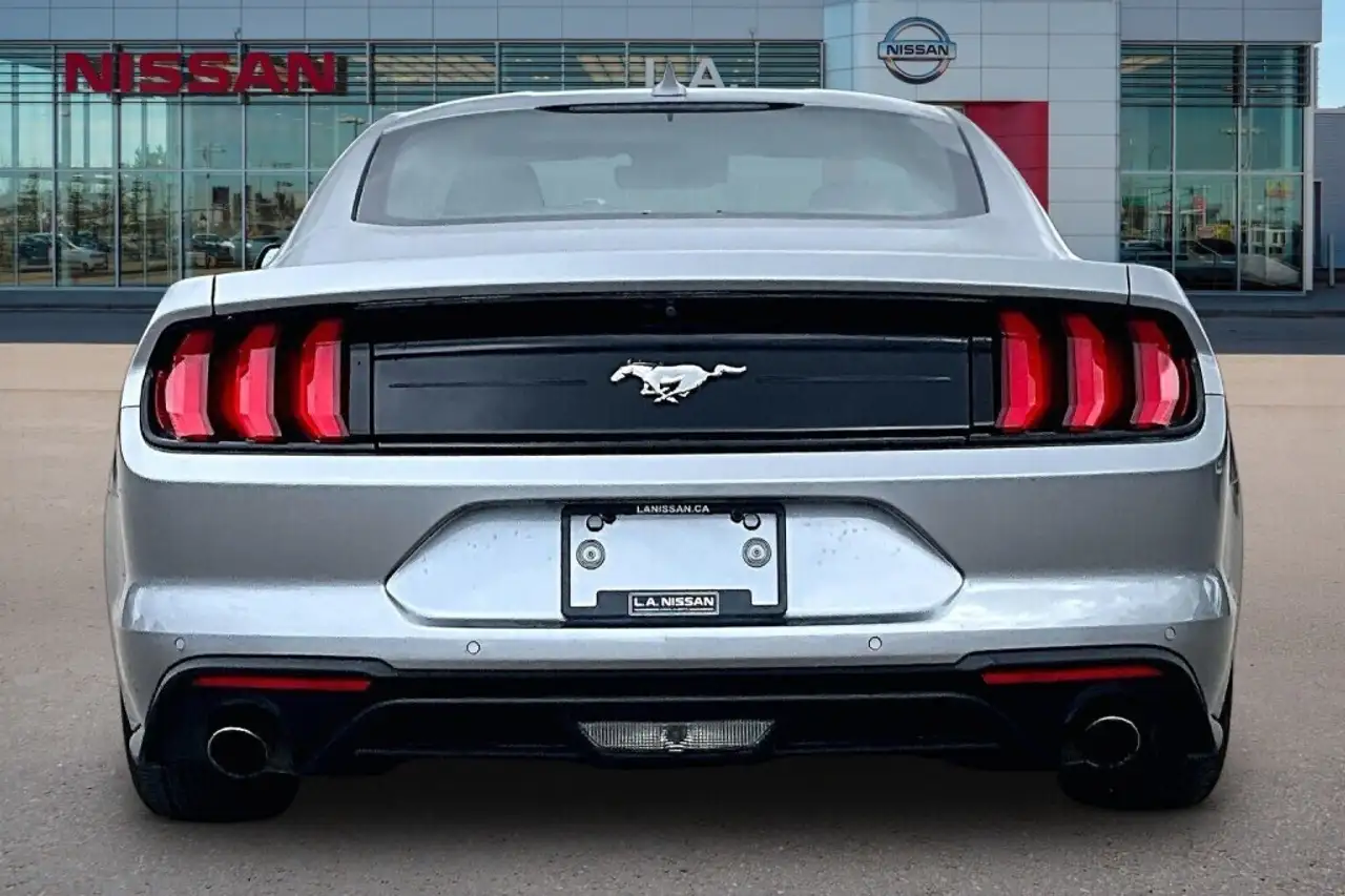 Ford Mustang снимка Ford Mustang