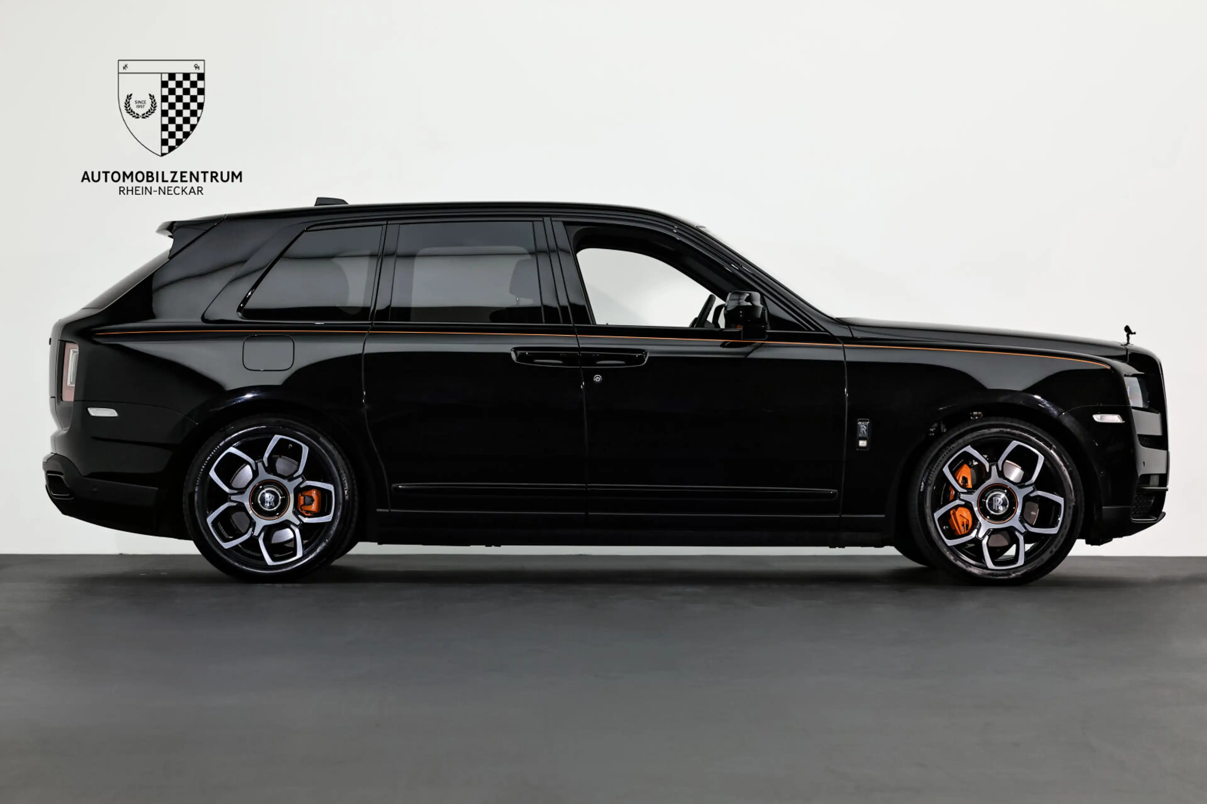 Rolls-Royce Cullinan Cullinan Black Badge Coachline/Starlight/Bespoke — photo 8