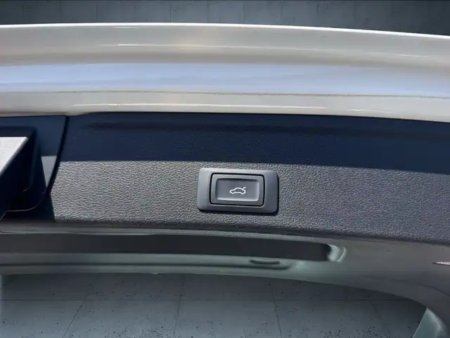 Audi A4 view 15