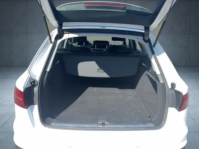 Audi A4 view 13