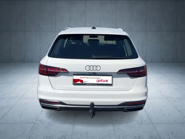Audi A4 view 4