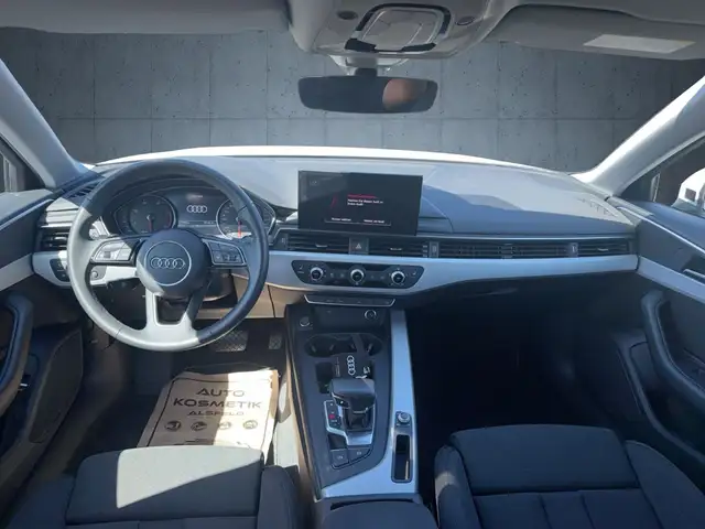 Audi A4 view 11