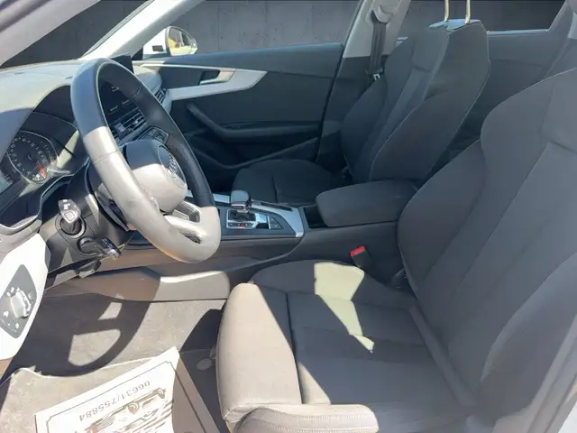 Audi A4 view 9