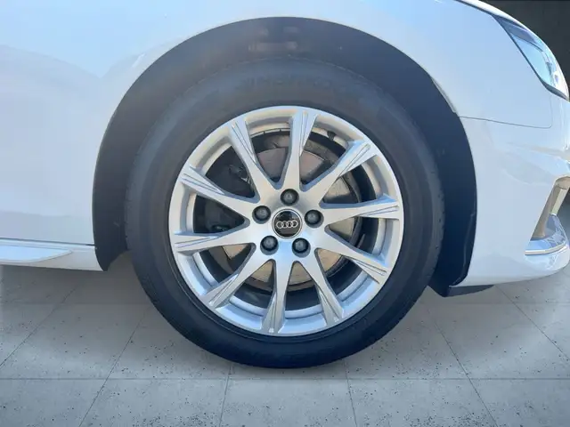 Audi A4 view 7