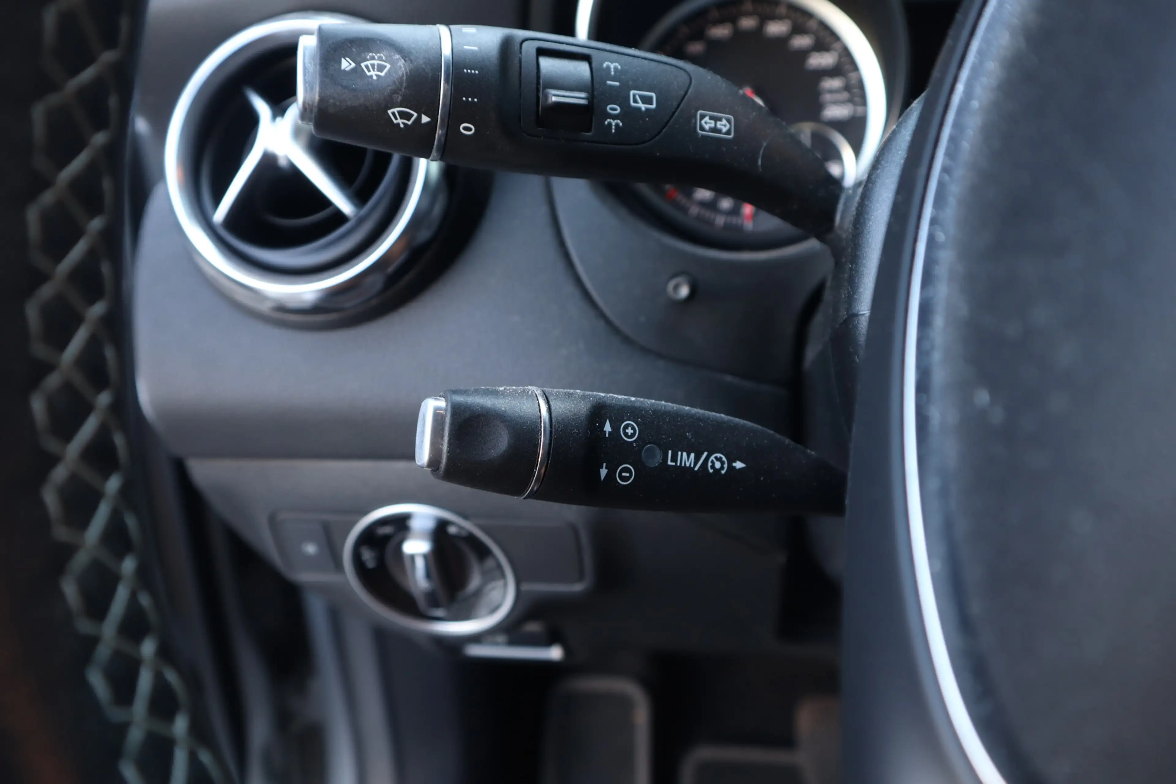 Mercedes-Benz GLA 180 Activity Edition | Camera | El.klep | LED | Clima — photo 16