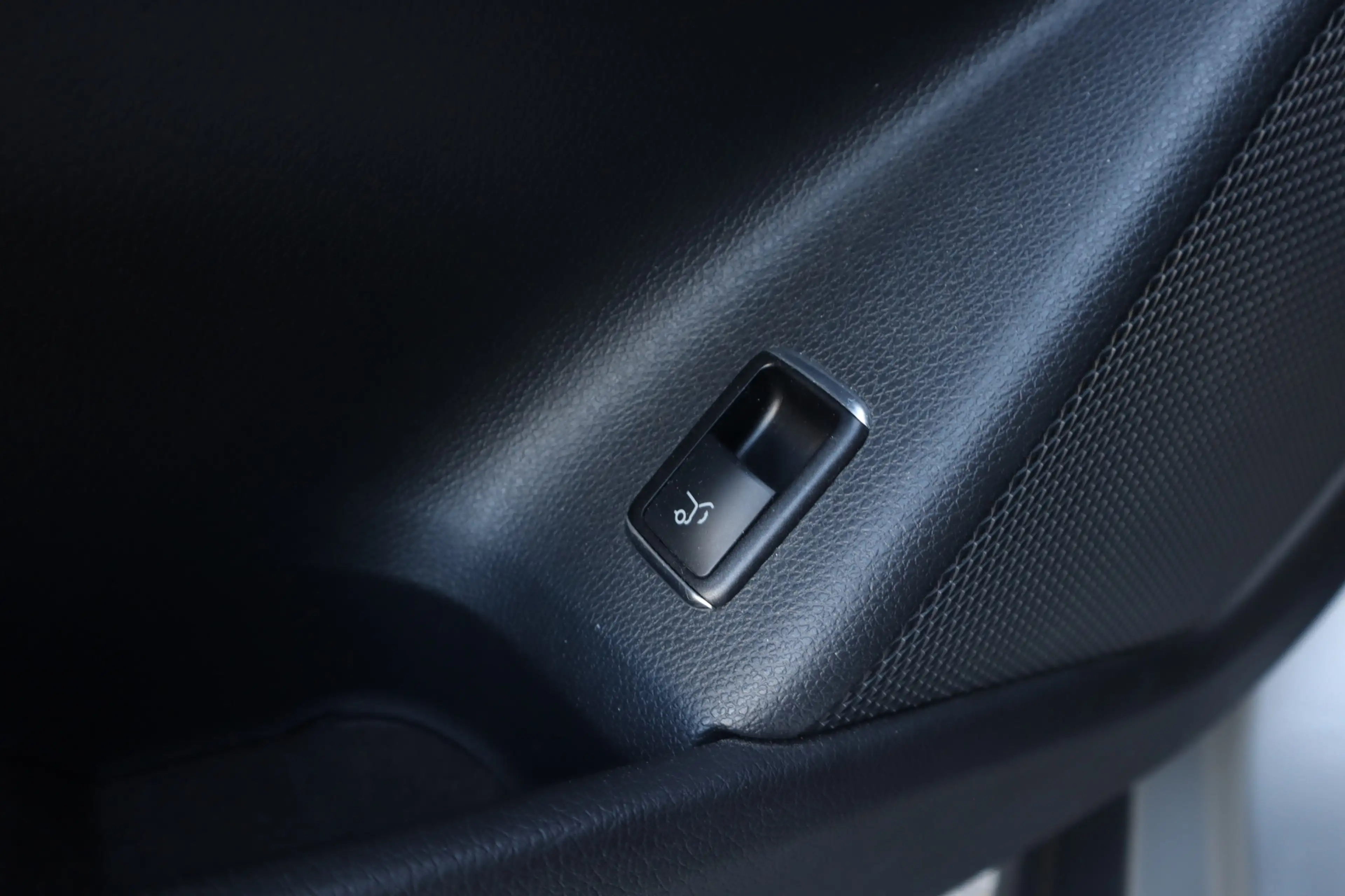 Mercedes-Benz GLA 180 Activity Edition | Camera | El.klep | LED | Clima — photo 25