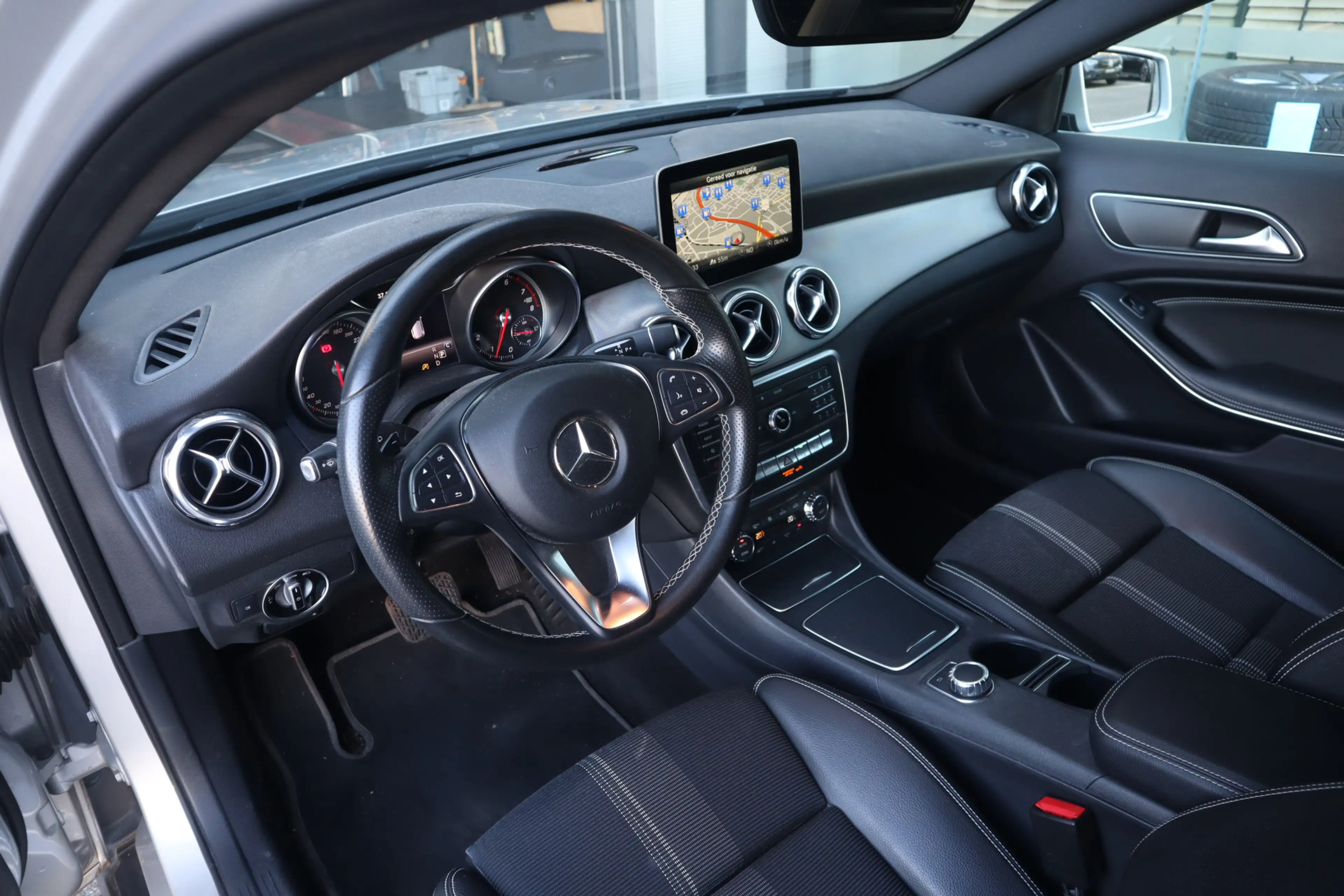 Mercedes-Benz GLA 180 Activity Edition | Camera | El.klep | LED | Clima — photo 8