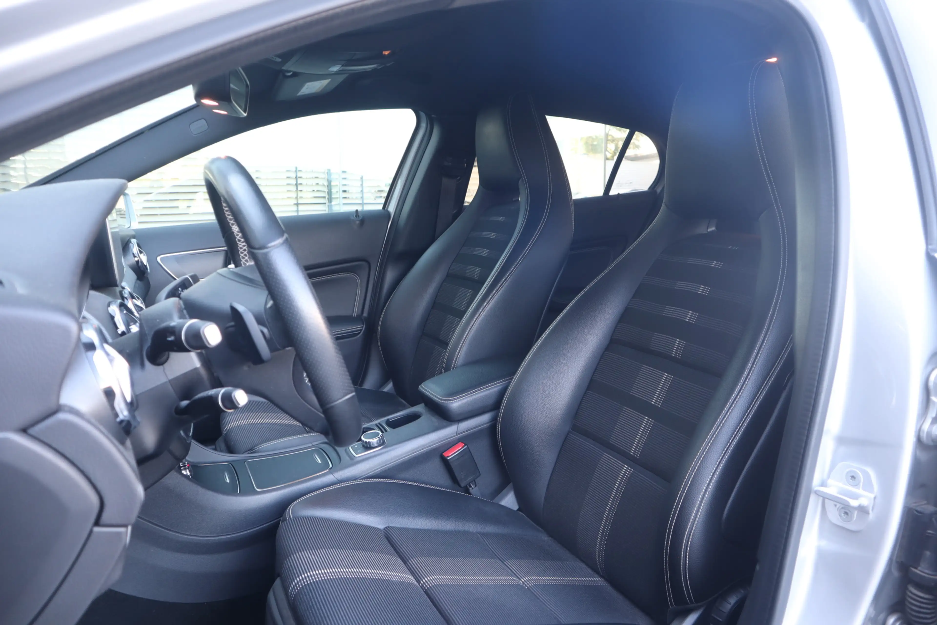 Mercedes-Benz GLA 180 Activity Edition | Camera | El.klep | LED | Clima — photo 9