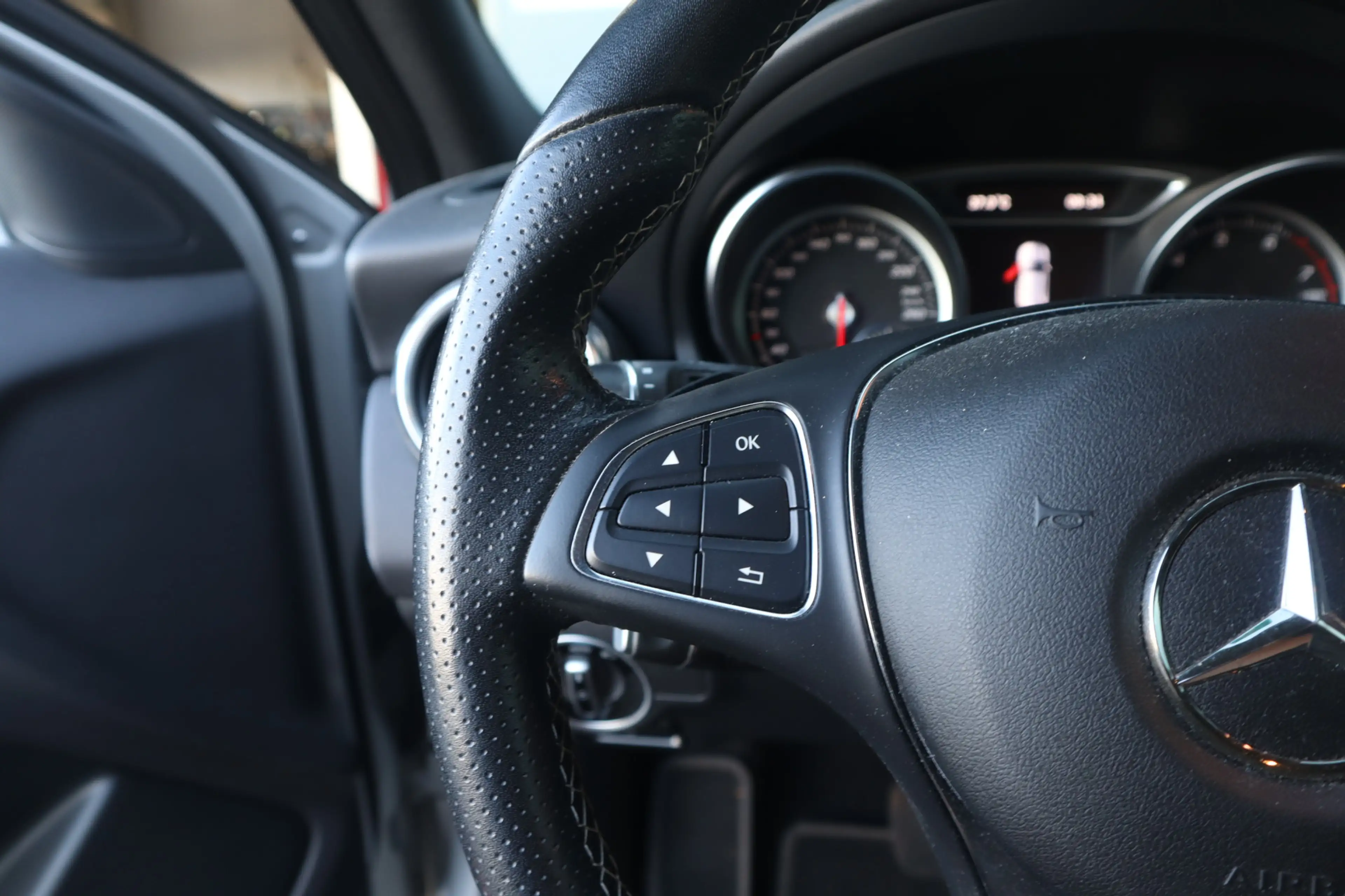 Mercedes-Benz GLA 180 Activity Edition | Camera | El.klep | LED | Clima — photo 13