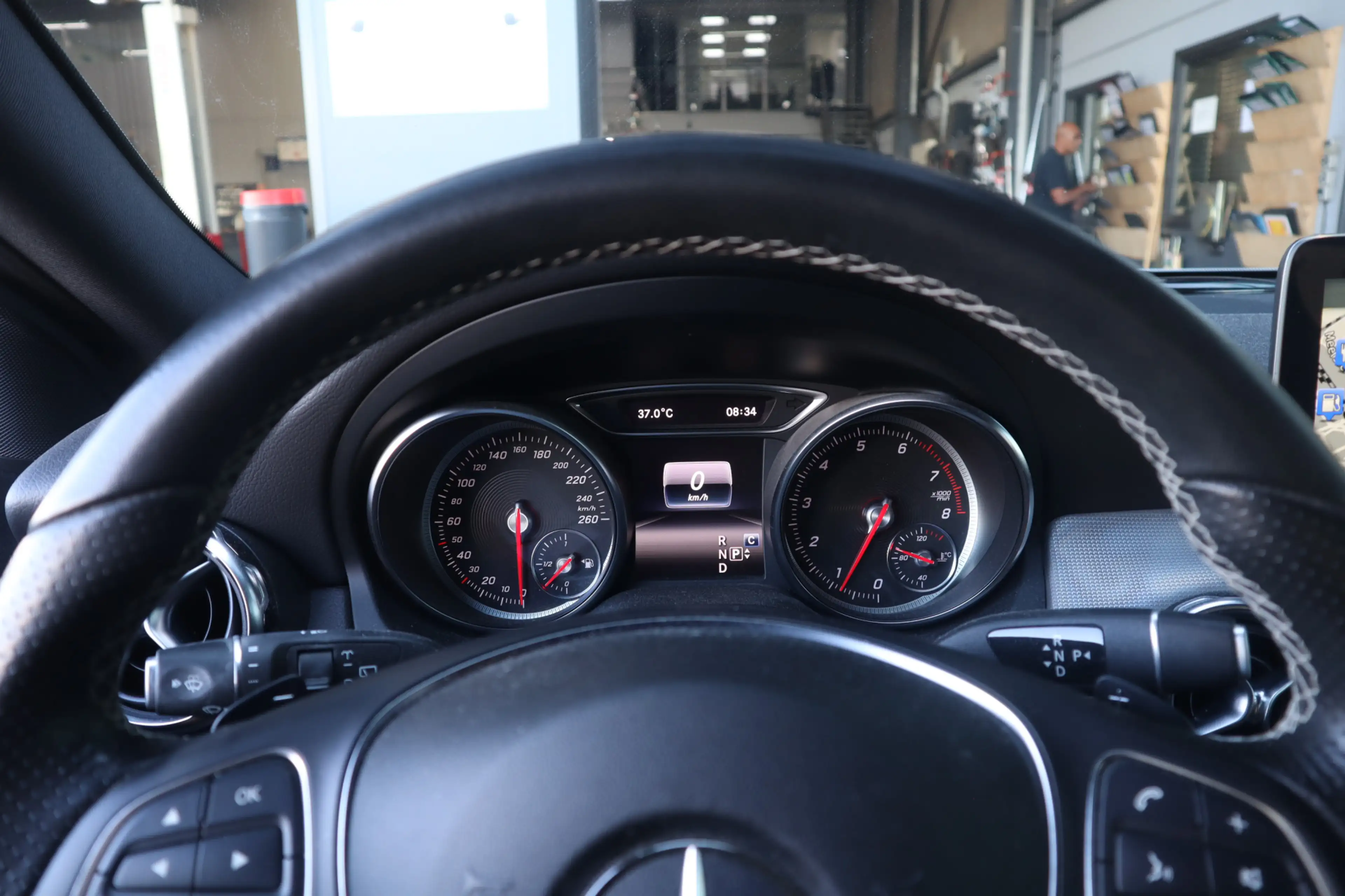 Mercedes-Benz GLA 180 Activity Edition | Camera | El.klep | LED | Clima — photo 12