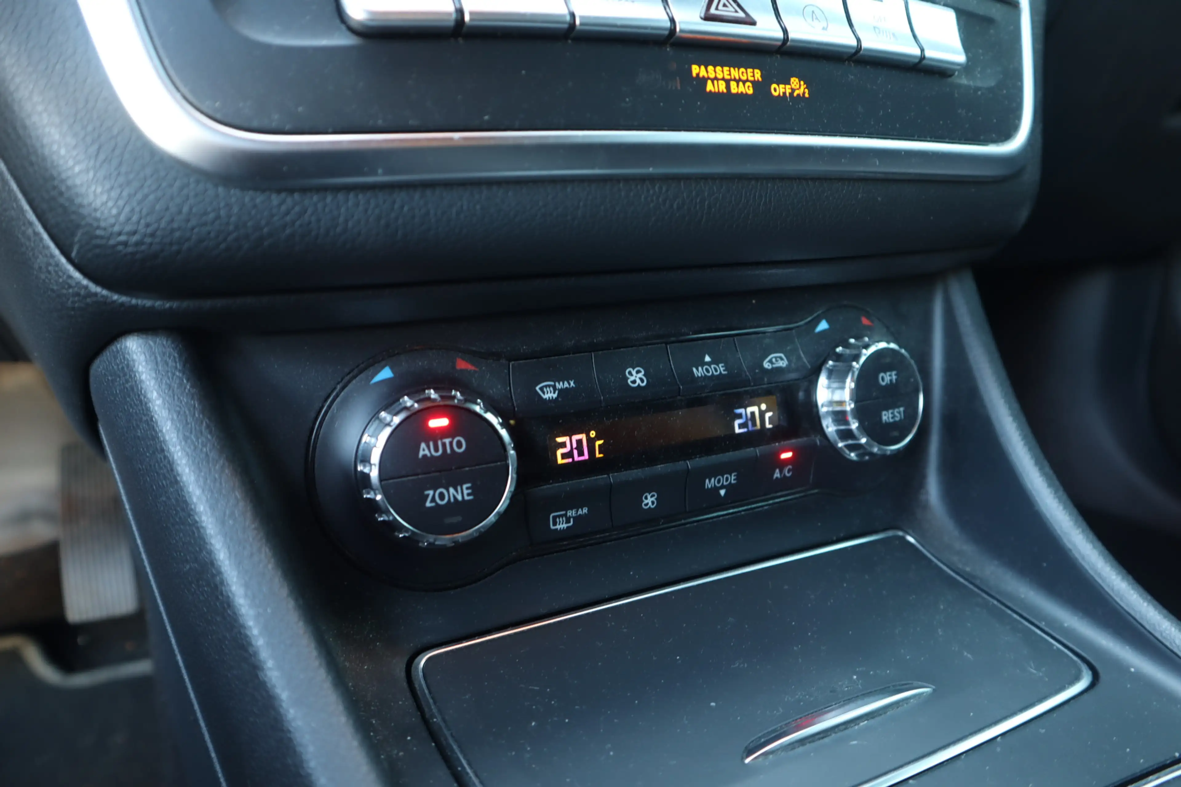 Mercedes-Benz GLA 180 Activity Edition | Camera | El.klep | LED | Clima — photo 22