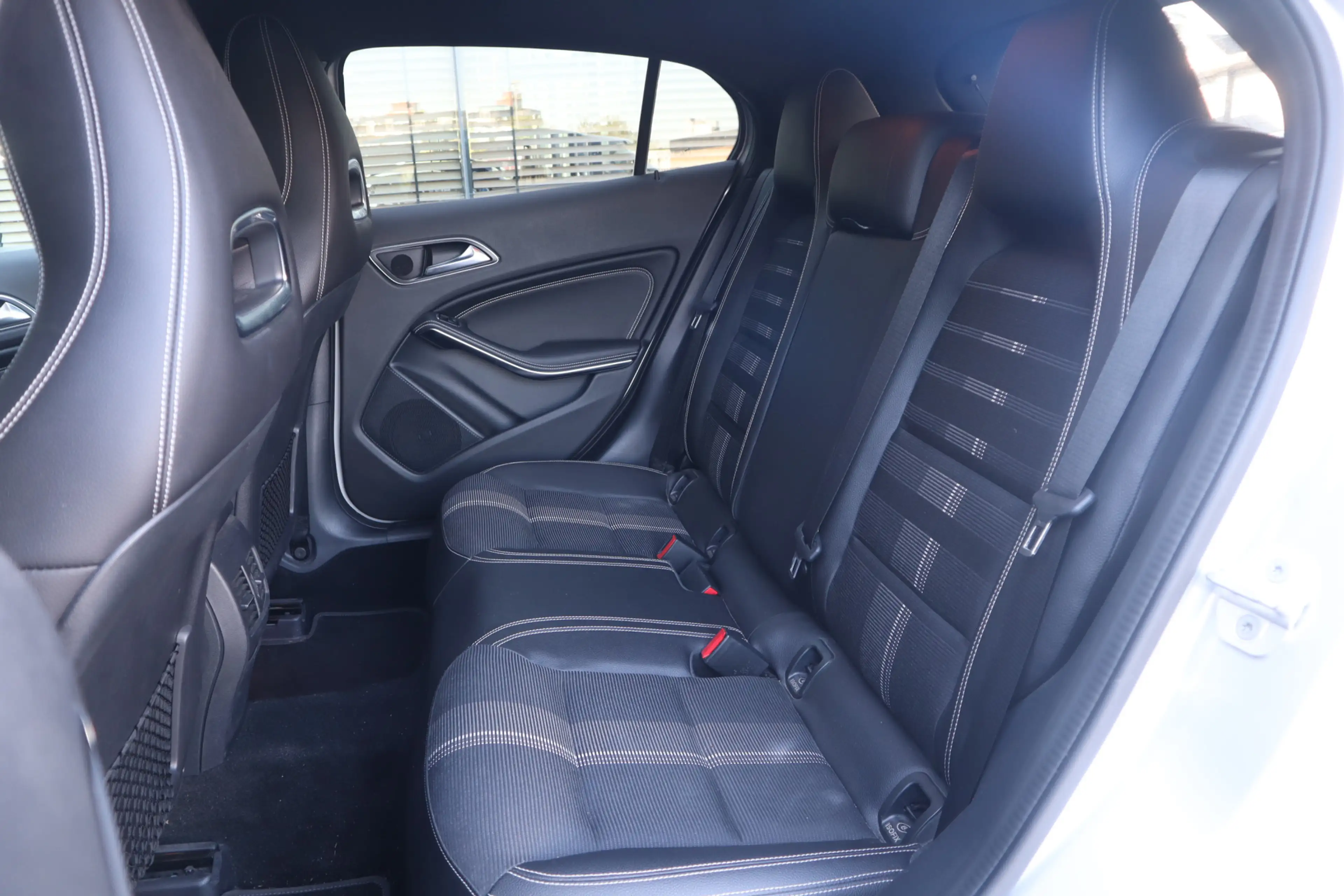 Mercedes-Benz GLA 180 Activity Edition | Camera | El.klep | LED | Clima — photo 23