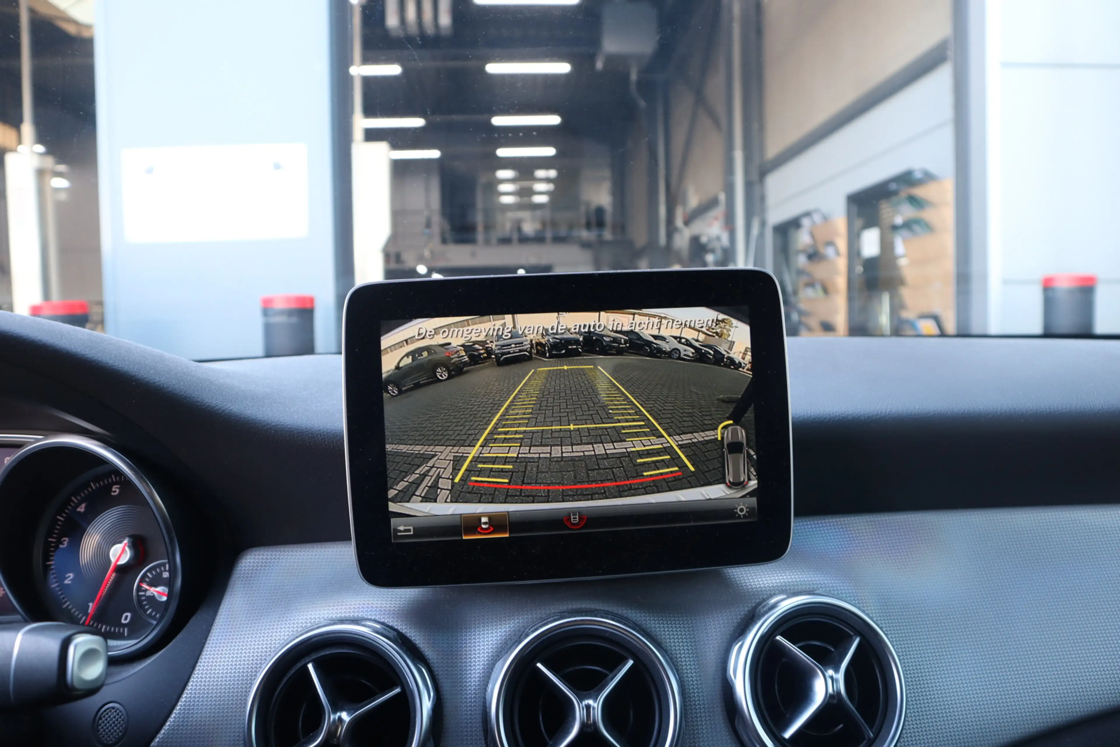 Mercedes-Benz GLA 180 Activity Edition | Camera | El.klep | LED | Clima — photo 17
