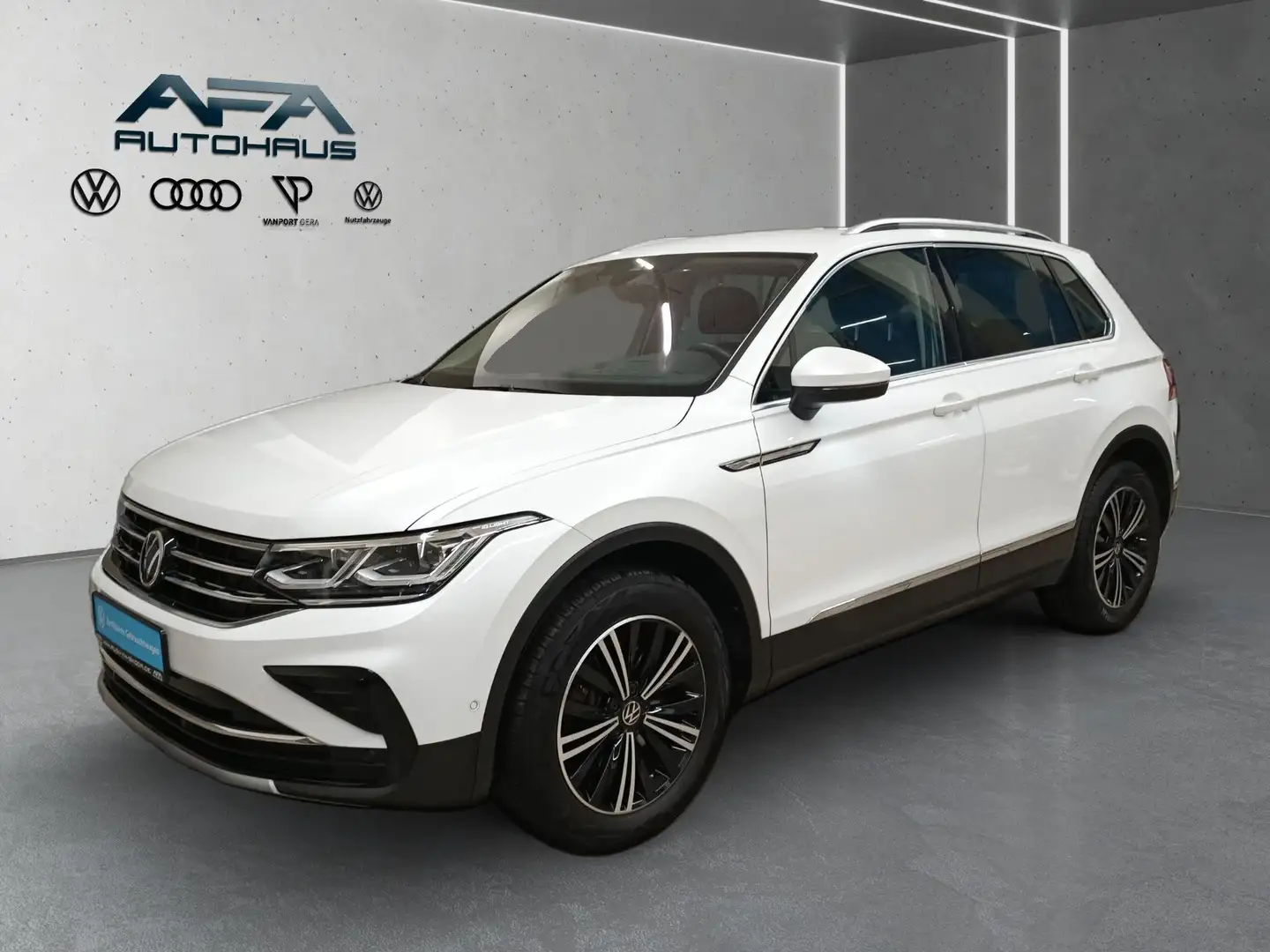 Volkswagen Tiguan 2.0 TSI Elegance 4M DSG AHK*RFK*Matrix*ACC Weiß - 2