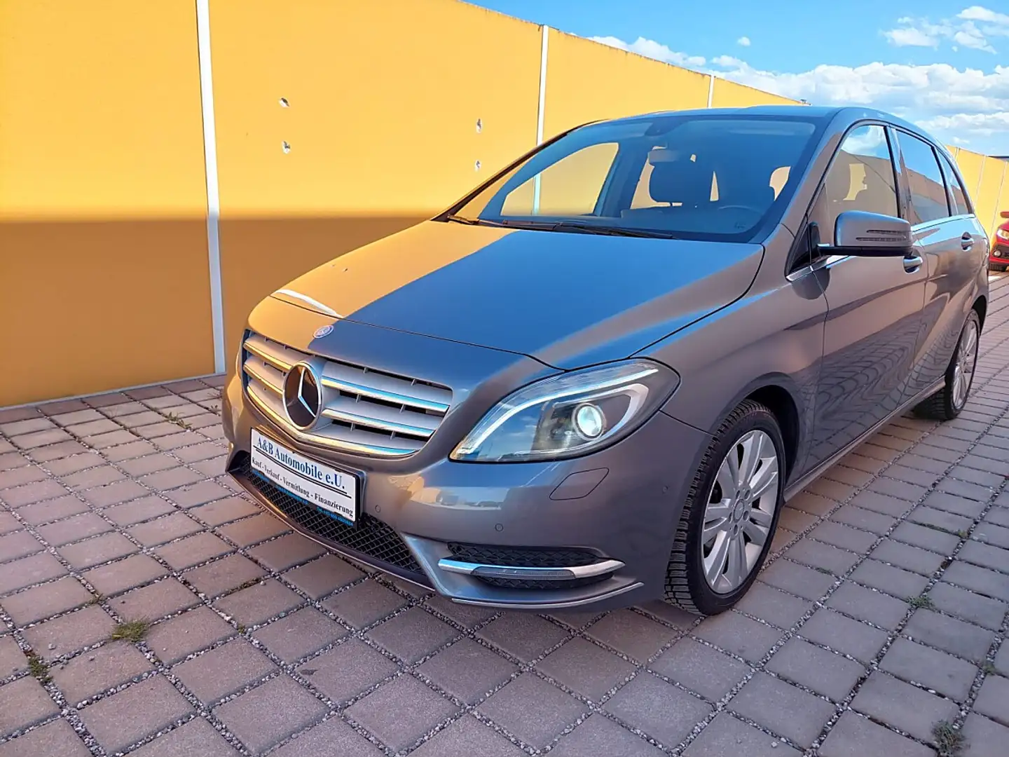 Mercedes-Benz B 180 CDI BlueEfficiency A-Edition Plus DPF Sofort Kr... Grau - 1