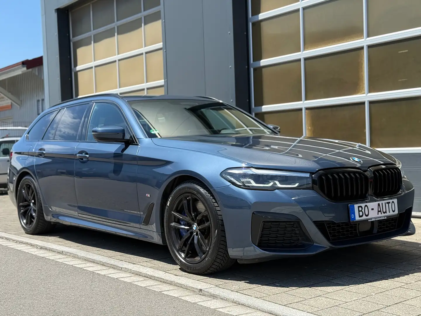 BMW 530 d xDrive M-SPORT AHK StdHzg. HeadUp Integral Keyl. Bleu - 1