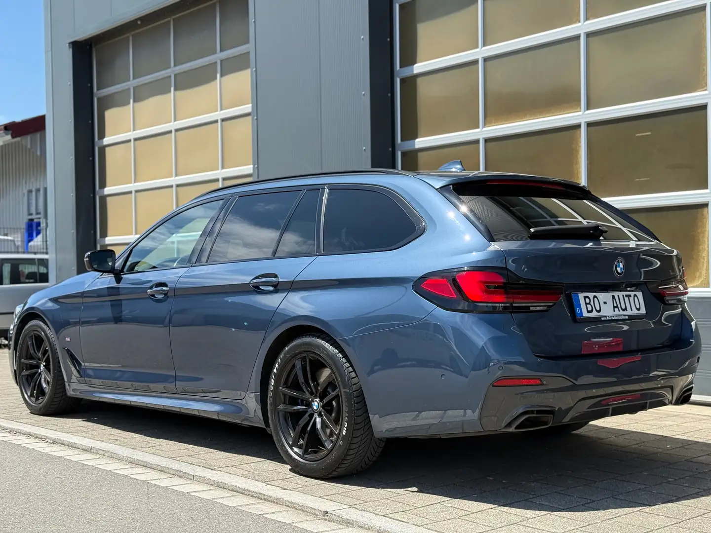 BMW 530 d xDrive M-SPORT AHK StdHzg. HeadUp Integral Keyl. Bleu - 2